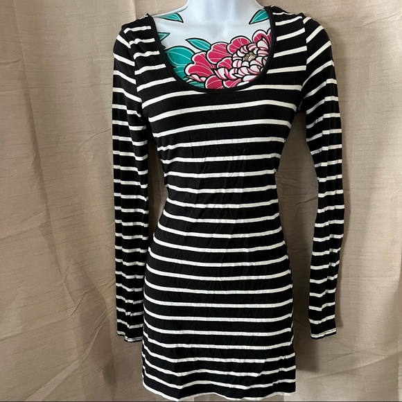 Forever 21 Black White Stripe Long Sleeve Bow Back Dress - Picture 1 of 4